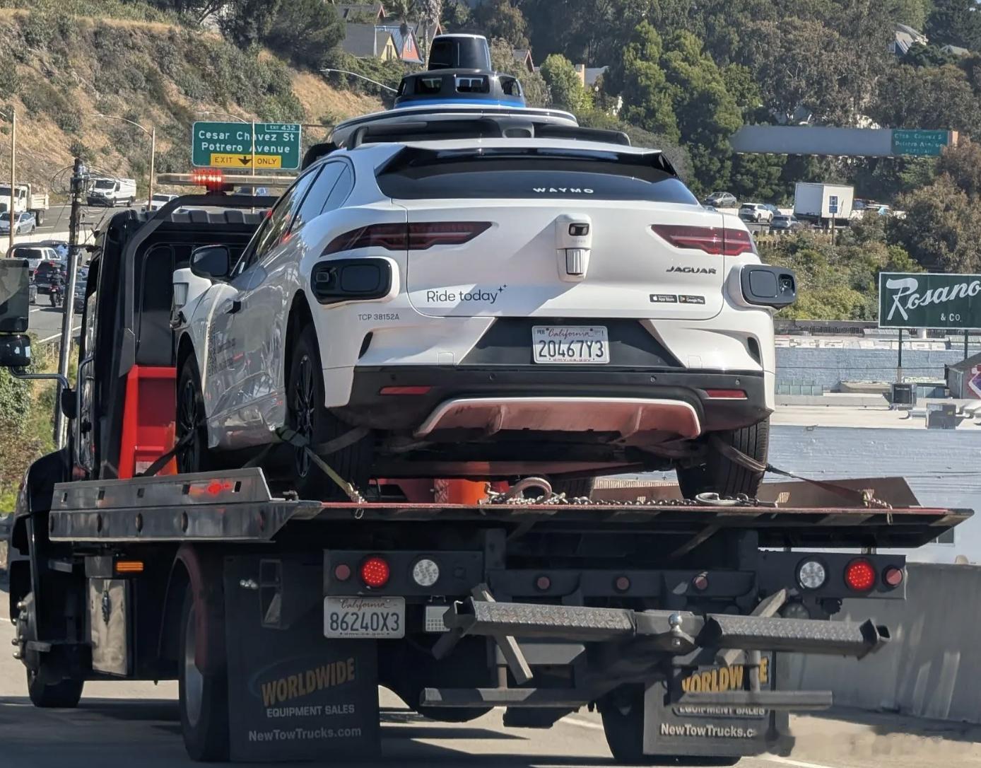 Waymo 遭遇“怕积水”难题当地时间2026年5月23日，华尔街日报报道Way