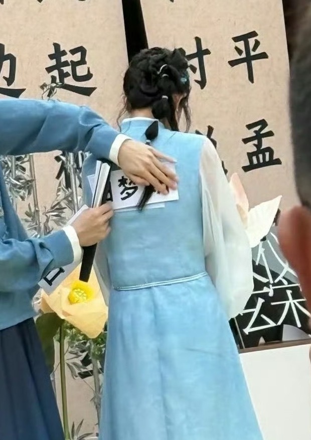 因为回家了所以是白梦妍ಥ_ಥ白鹿 ​​​