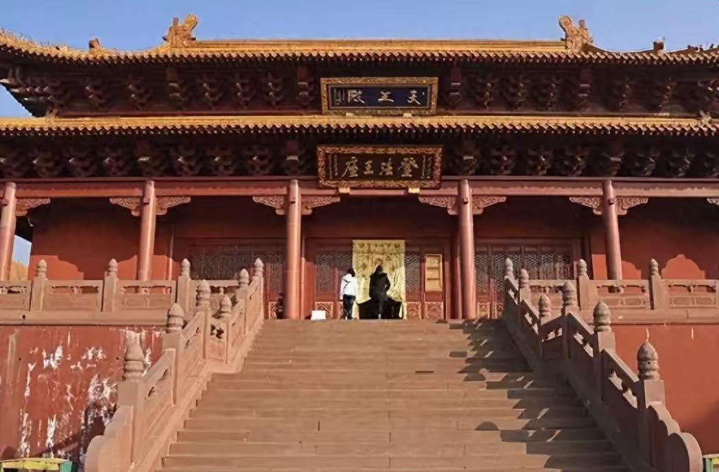 在那段刀光剑影、血雨腥风的江湖岁月里，武松以一腔热血和铁骨铮铮的正义感，成为人们