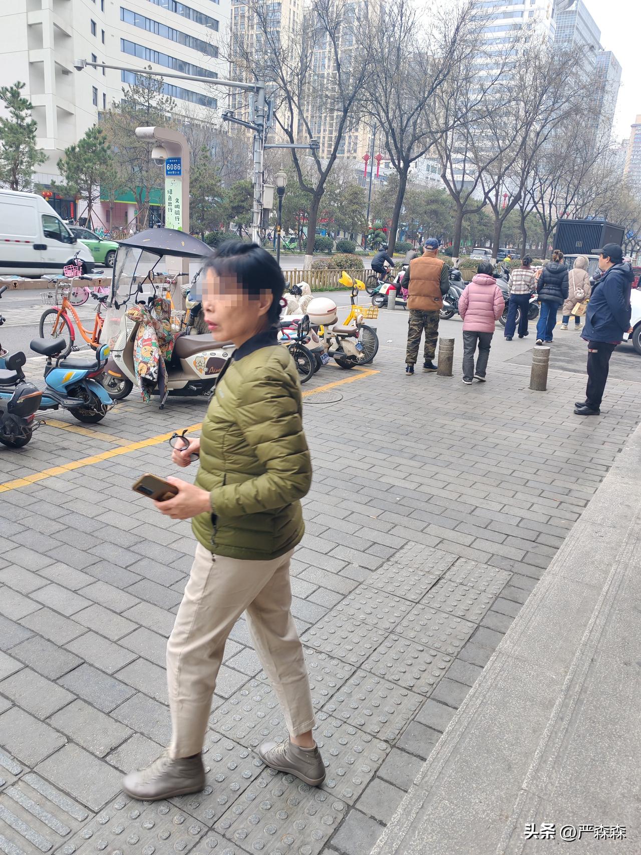 这一次感觉到，穷有穷的好处
林嫂的儿子是我们这座城市的大网红，这次带着媳妇去迪拜