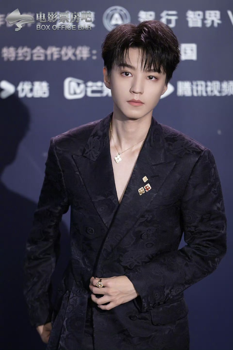 王俊凯这个高清怼脸视频王俊凯怼脸帅得吓我一大跳 王俊凯怼脸状态真的绝了，五官精致