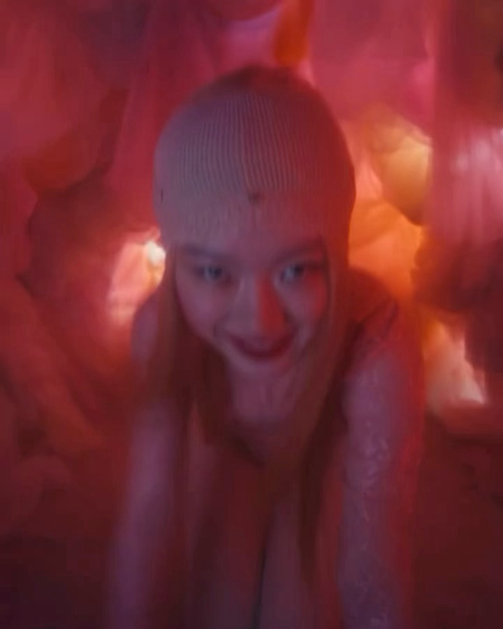 单依纯《纯妹妹》MV part2 在玩抽象的赛道一骑绝尘单依纯