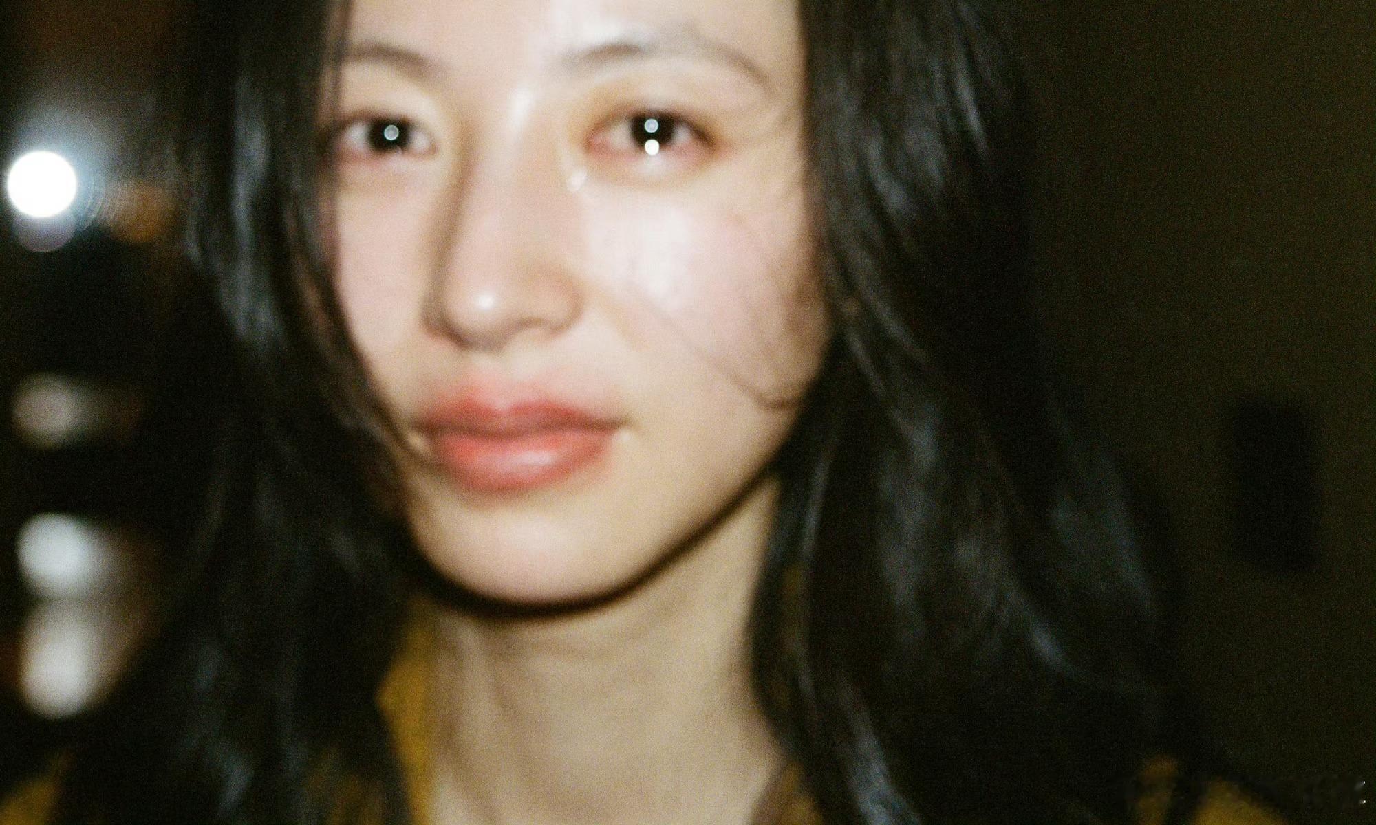 周雨彤工作室道歉周雨彤回复了章若楠粉丝周雨彤也被现任同事粉丝嫌弃了！疯狂在侯鸿亮