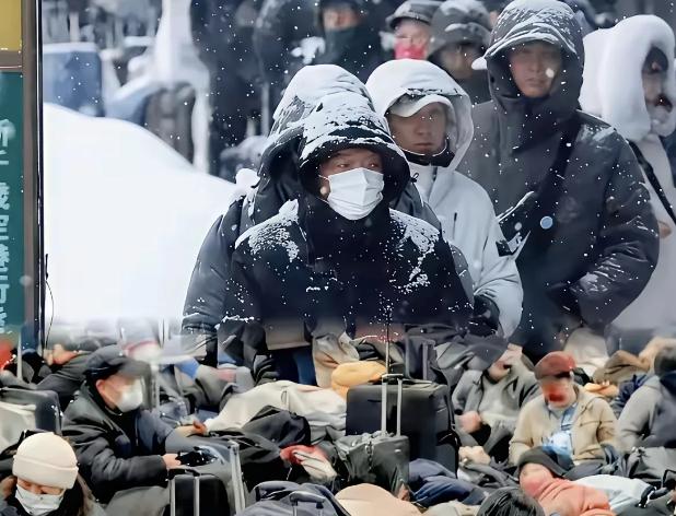 不少人看到同胞滞留日本，他们第一时间想到的居然是国家的不作为，但明眼人都知道，他