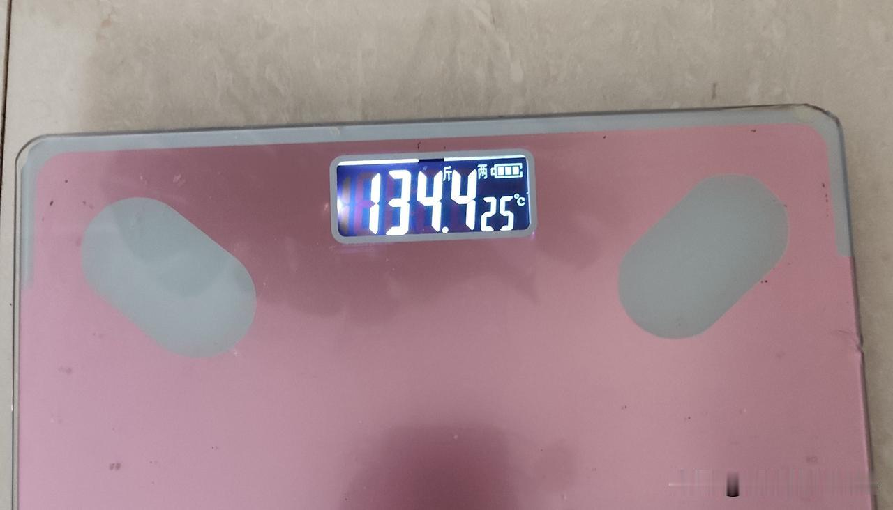 太难了!
中年人根本减不了肥!
晚饭不吃都不掉秤，只是没再继续涨而已。
很怕60