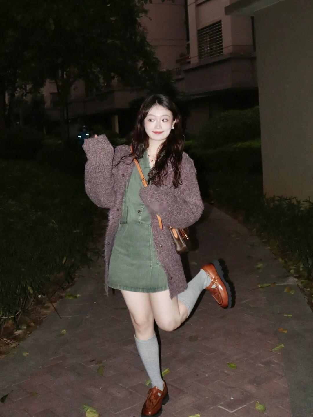 微胖女孩秋天的漂亮衣服也太多啦！！！