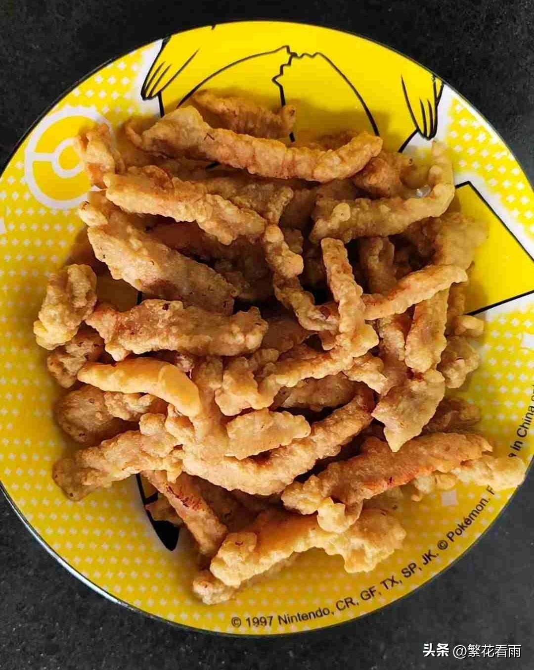 周末宅家限定快乐，亲手炸一盘金黄酥脆的小酥肉，烟火气裹着满足感，平凡日子也有滋有