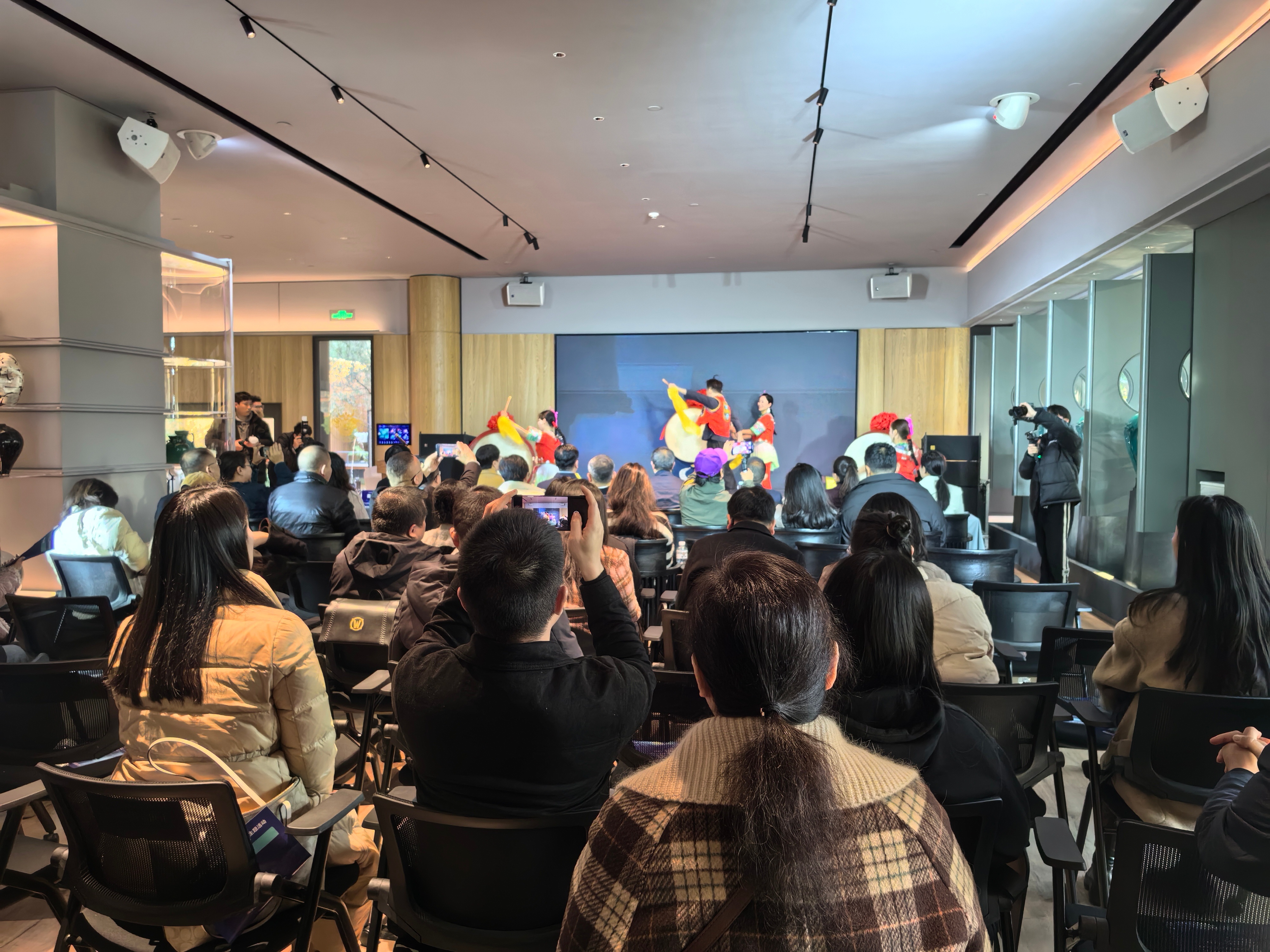 【 入湘随俗吃湘喝辣 】第二届 名评名家湖湘汇 启动仪式在龙牌湘菜研发应用中心召