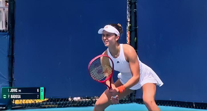 约维奇小朋友加油！！
争取2-0把巴多萨收了！！
约维奇目前大分小分都领先巴多萨