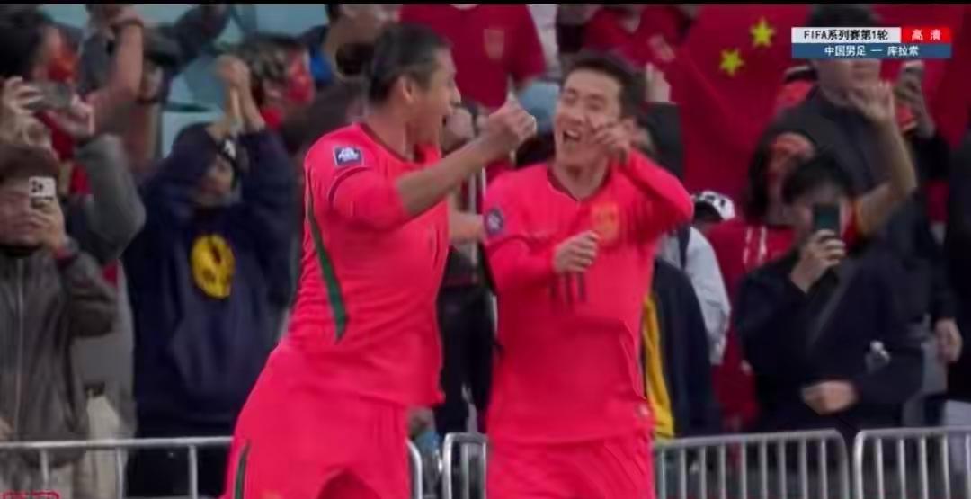 昨天下午国足2：0战胜对手库拉索的比赛中，前场的韦世豪、张玉宁和王钰栋表现得非常