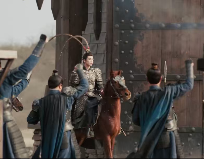 张凌赫田曦薇拜堂镜头谢征你好威风呀 张凌赫田曦薇拜堂镜头，谢征你好威风呀，不仅会