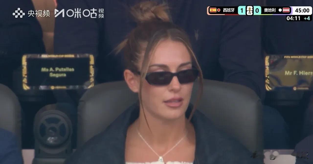 看来詹俊有点顾虑太多，还是央视不怕事啊世界杯 足球 

西班牙3：0奥地利
没想
