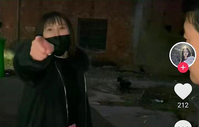 浙江工地食堂炒菜大姐三年后甩出离婚协议：49岁女人攒够胆量，先喂饱自己再谈责任