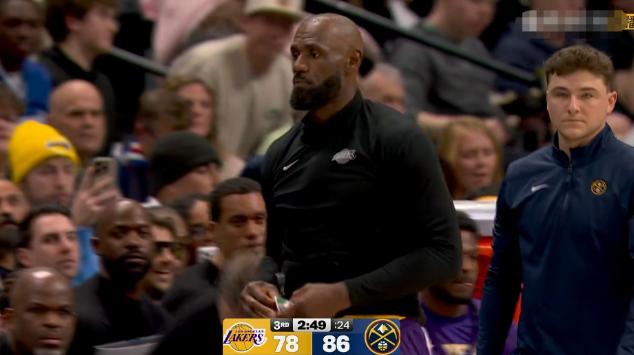 湖人巨星詹姆斯真是太能自吹自擂了！在昨天湖人客场以113：120输给掘金的赛后采