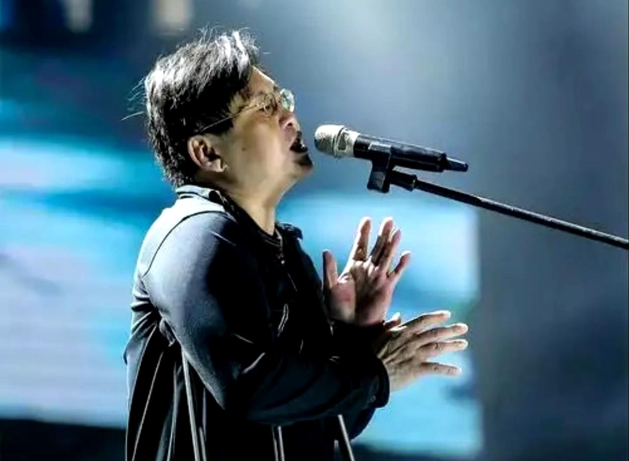 郑智化首度回应深圳机场轮椅风波，他说: 文明跟野蛮永远没有办法沟通。 ​​​