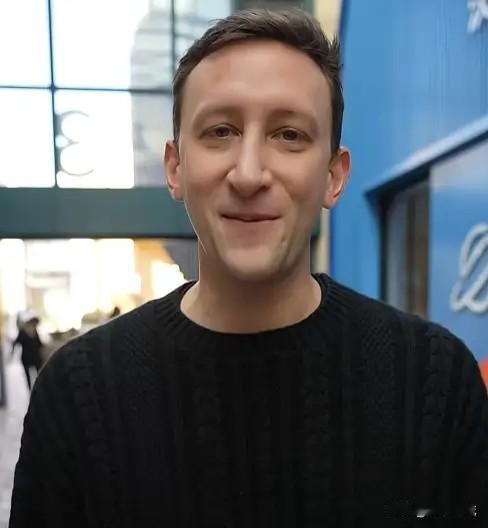 2026年3月15日，曾无偿捐赠日军侵华罪证相册的美国小伙埃文·凯尔官宣定居中国