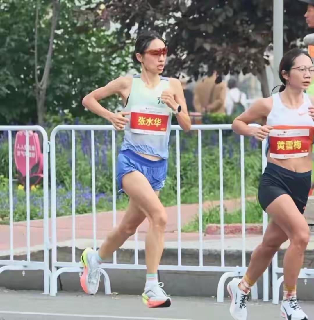 “最快女护士”摊上事了！医院处罚决定刚出：违规兼职、编理由调班跑马，警告处分6个