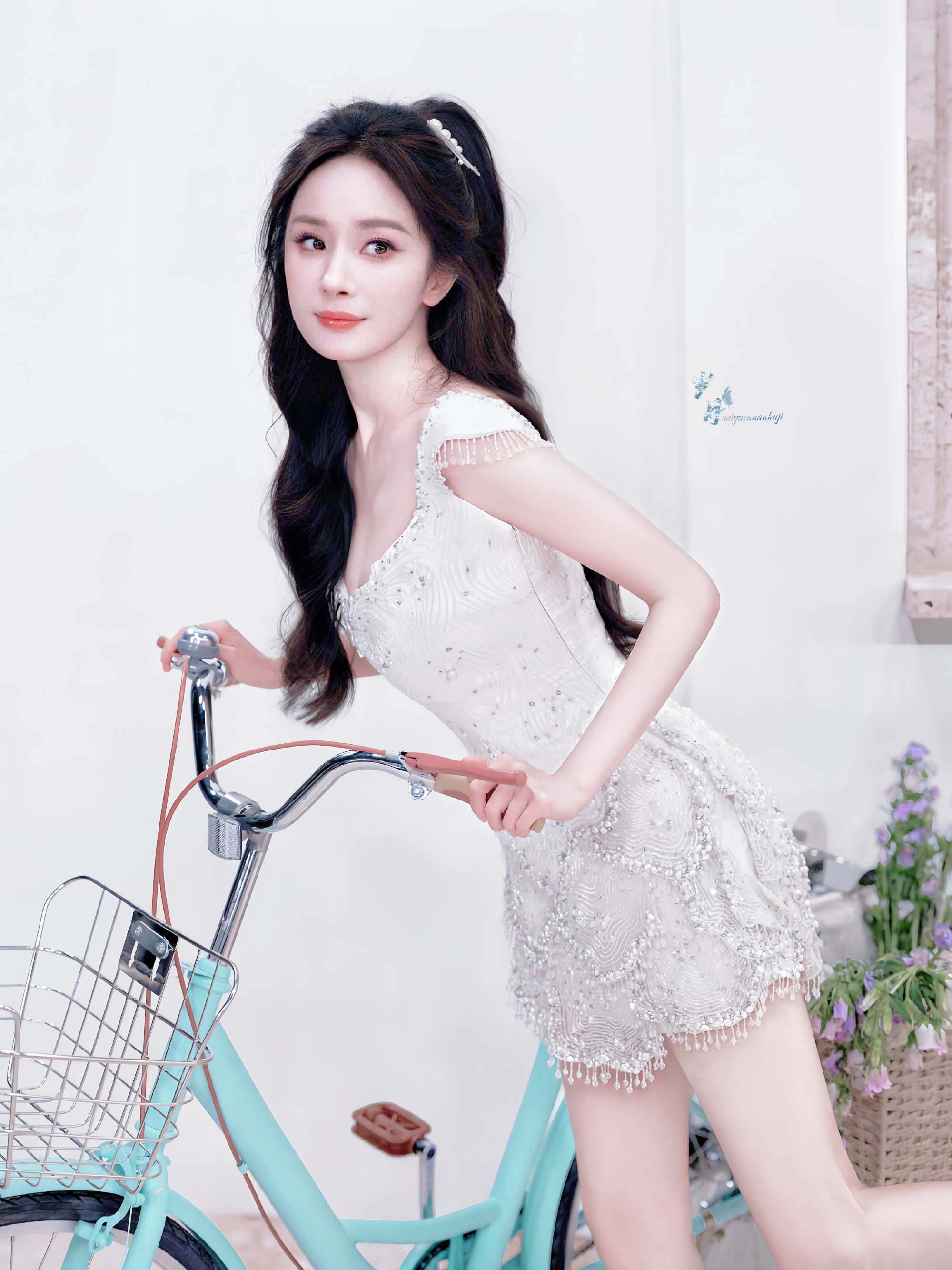 杨幂 ym杨幂生万物 ym 杨幂宁绣绣搓搓小手新的一年要开始咯又一起走过了一年