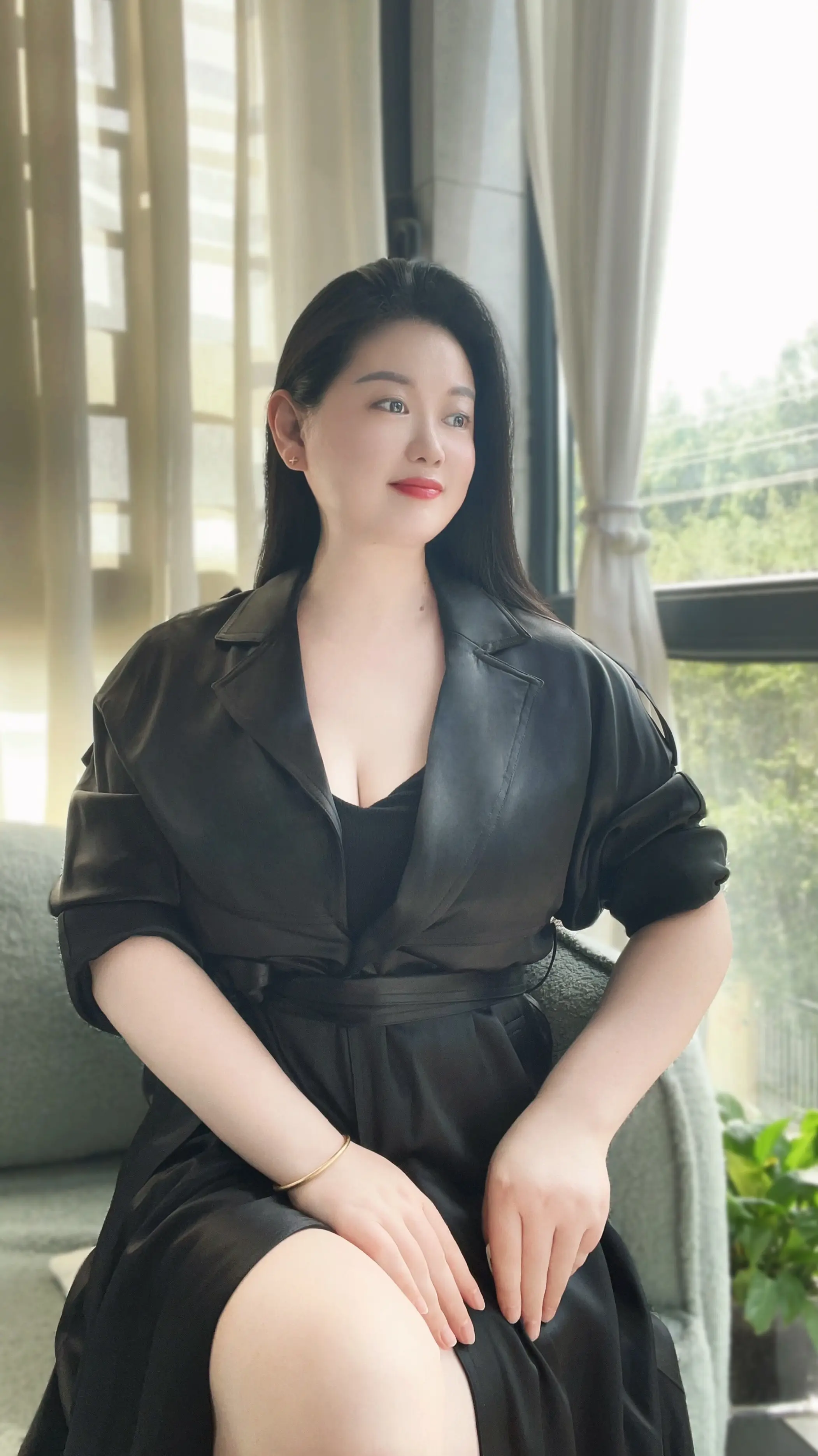 人到中年越来越觉得，我不需要任何人的认可，更不需要在乎任何人的看法，外...