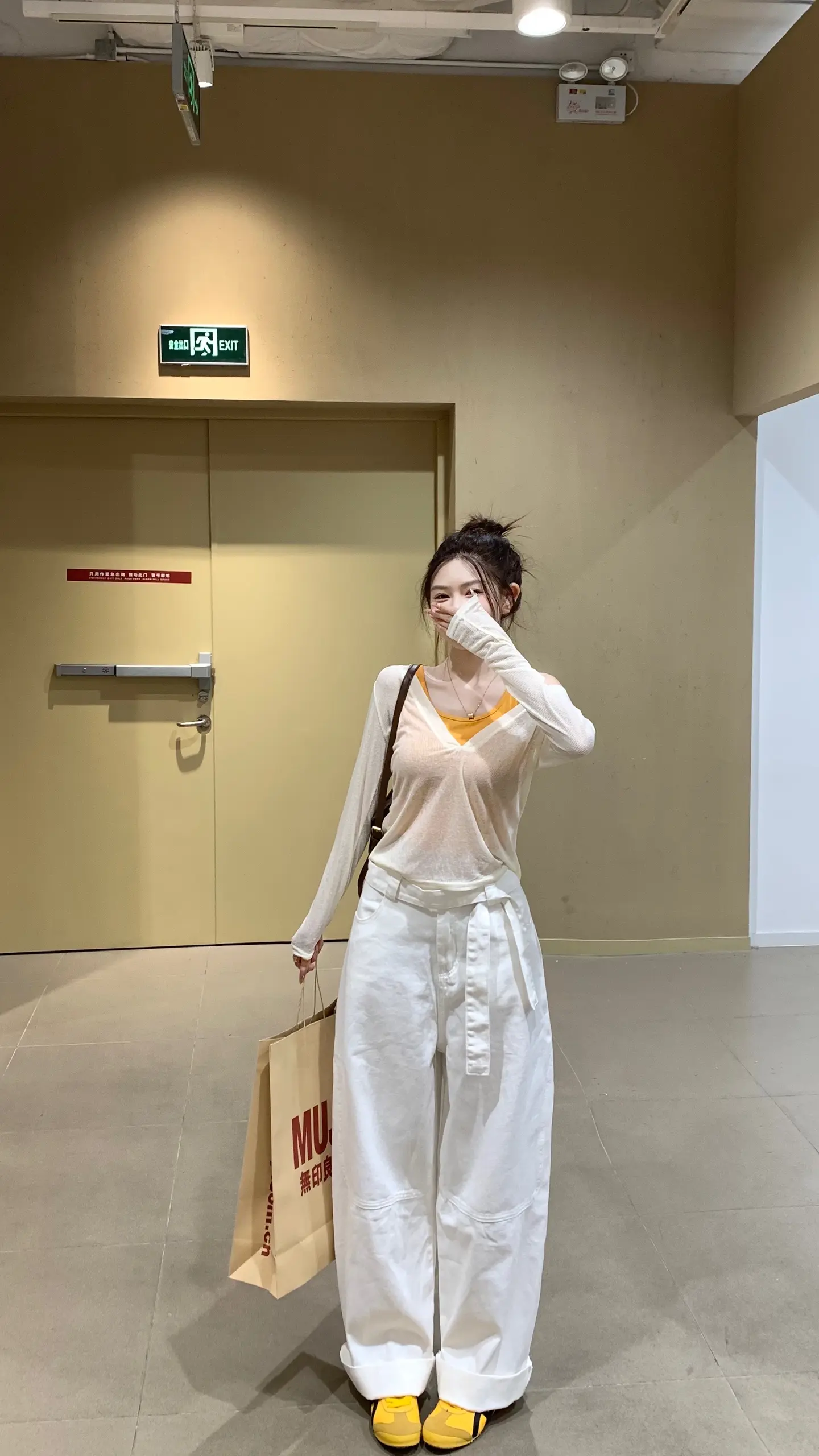 成熟就是 能清醒接受任何人的接近 也能接受任何人的疏远