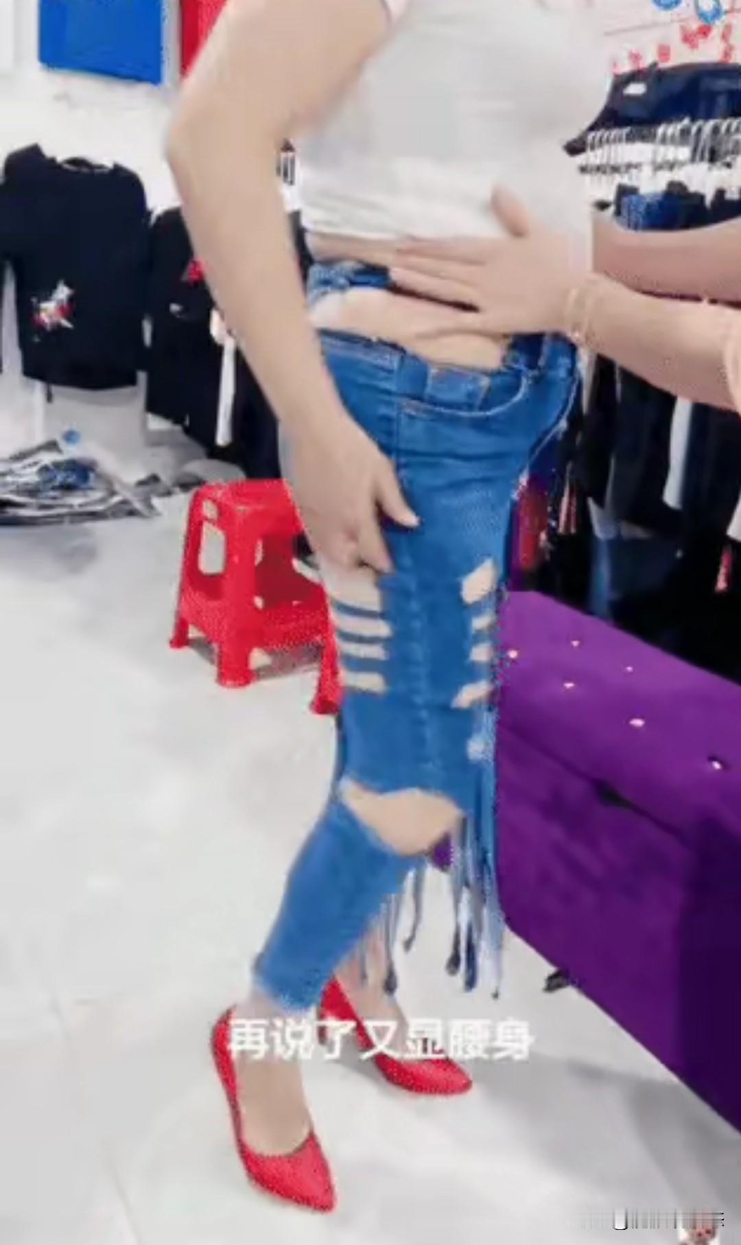 真的看不懂了！
以前的人虽然穷，可一旦发现衣服上有破洞，会立马打个补丁补上，没人