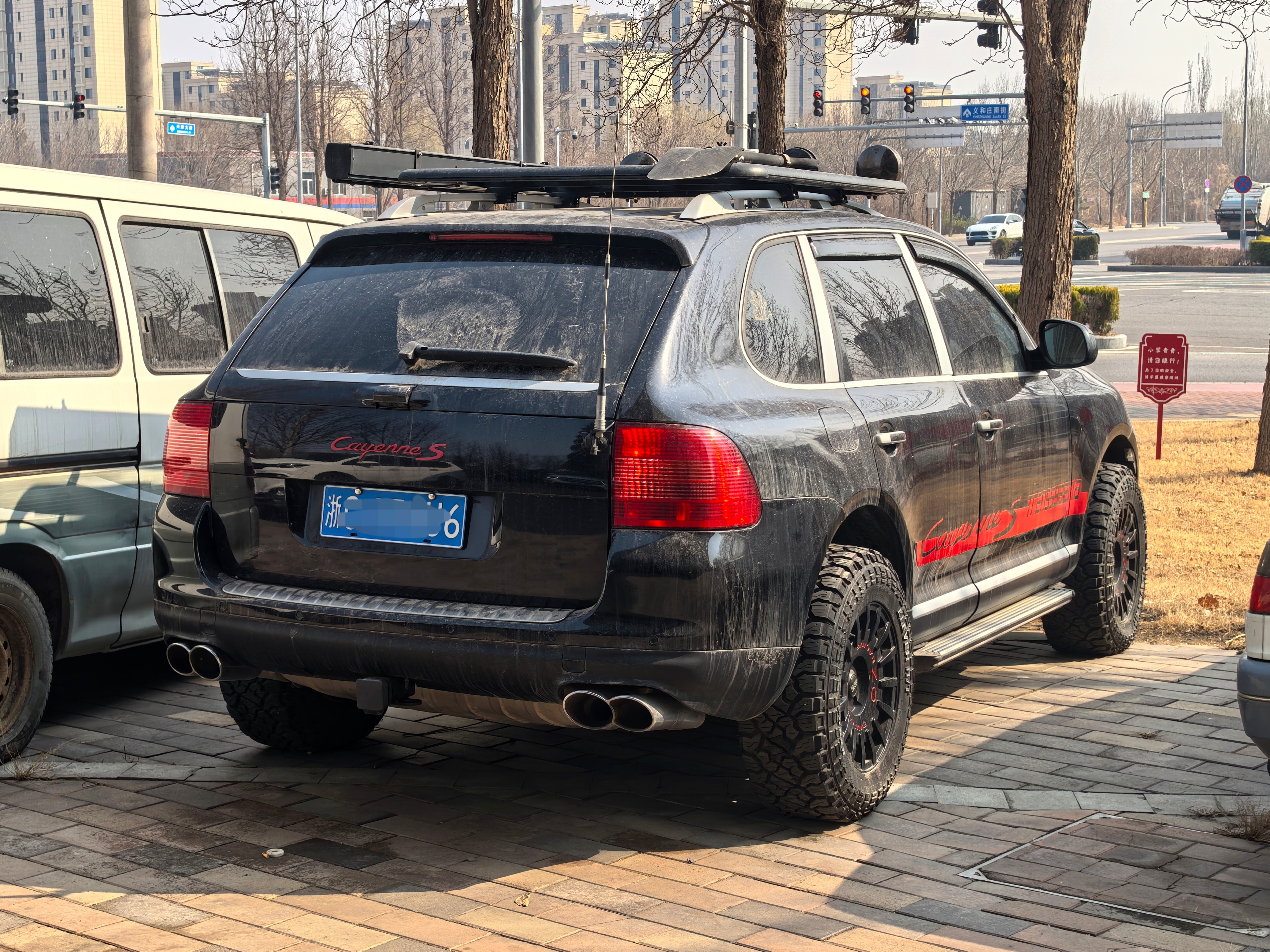 好车分享  越野风格改装的保时捷卡宴955 非常帅 