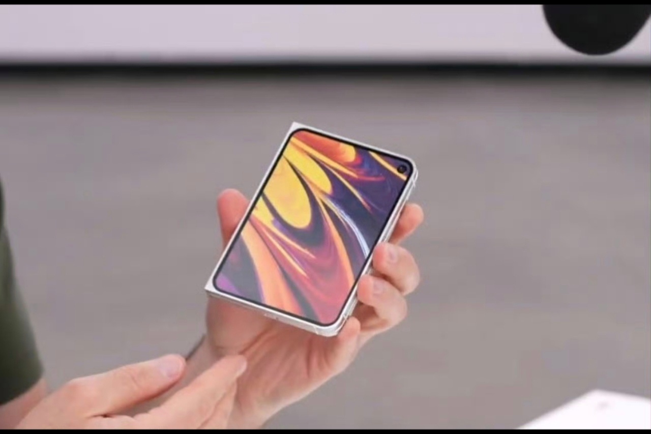 iPhoneUltra正面首次曝光看着曝光出来的正面外观，心里莫名有些感慨。从刘