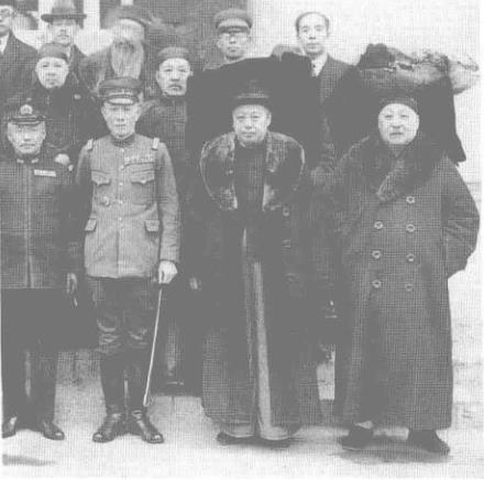 1935年冬，冀察政务委员会萧振瀛(左三)、高凌蔚(左四)等河北及天津市的高级官