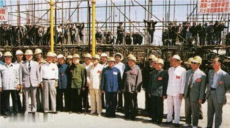 1948年11月，国民党军队已经开始对我塔山阵地进行猛烈炮击。胡奇才怀里揣着东总