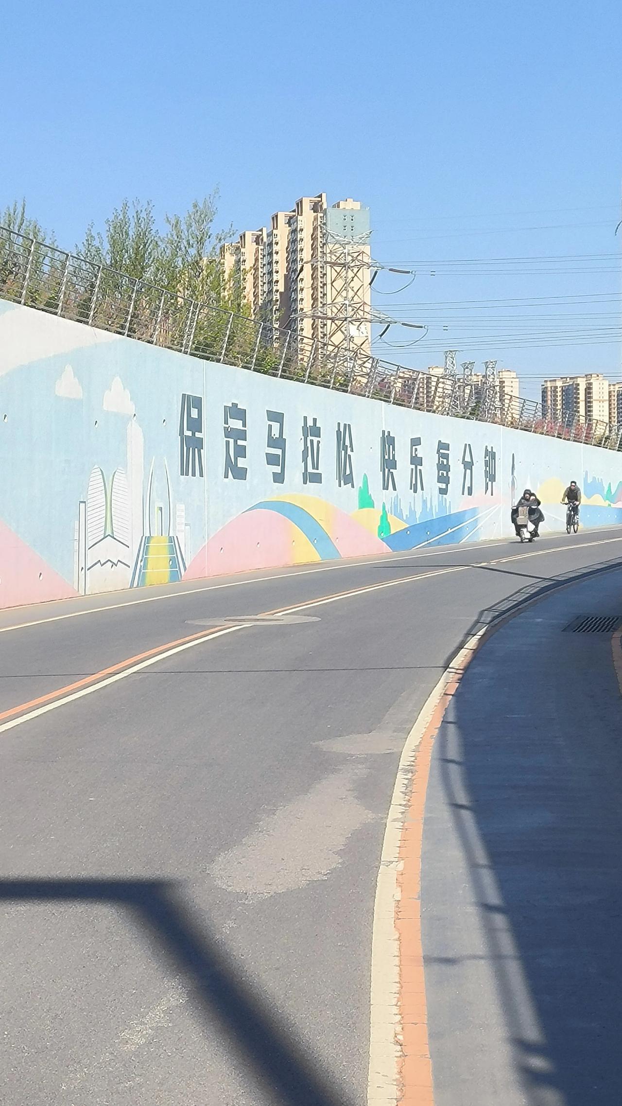 别去起点终点挤了！保马这个地道桥观赛才叫爽！
 
今天是2026年4月11日，距