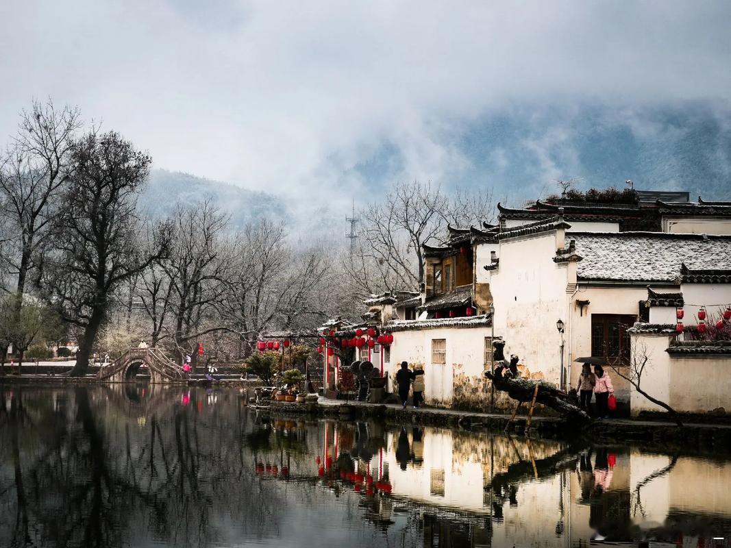 消息一览：1. 宁德时代：明年钠电池将在换电、乘用车、商用车、储能等领域大规模应