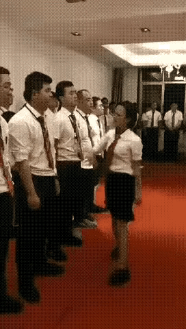女上司太凶了吧，这个工作月薪一万你敢做吗？