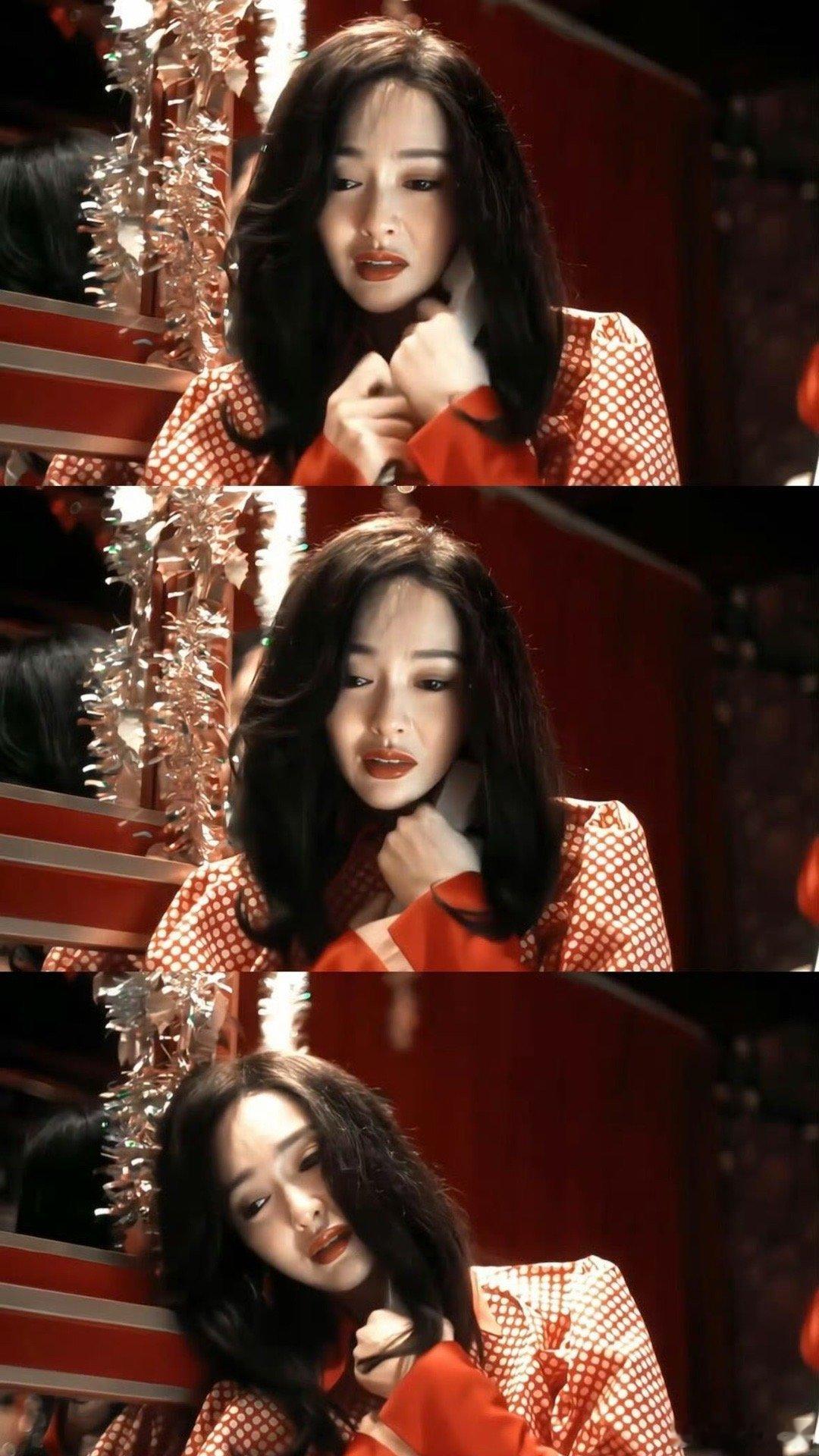 唐嫣曲梦一场曲折的梦一曲梦跌宕，半生苦与伤。曲梦的张扬是铠甲，霓虹下的光鲜是伪装