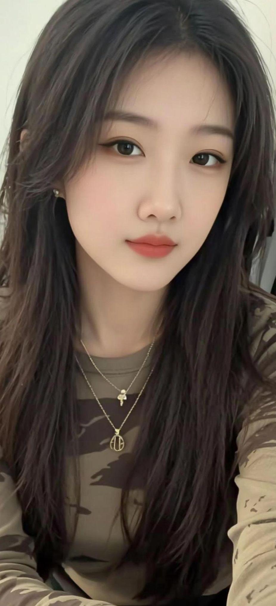 AI温婉长发佳人