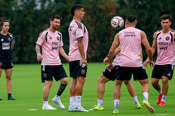 👊 备战明天美职联7:30的夏洛特FC苏亚雷斯人人都爱苏亚雷斯