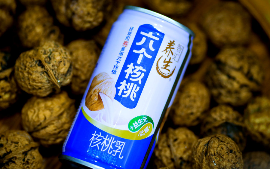 【六个核桃股价跌停】六个核桃直线下跌 最近持续上涨的“六个核桃”养元饮品，今天上