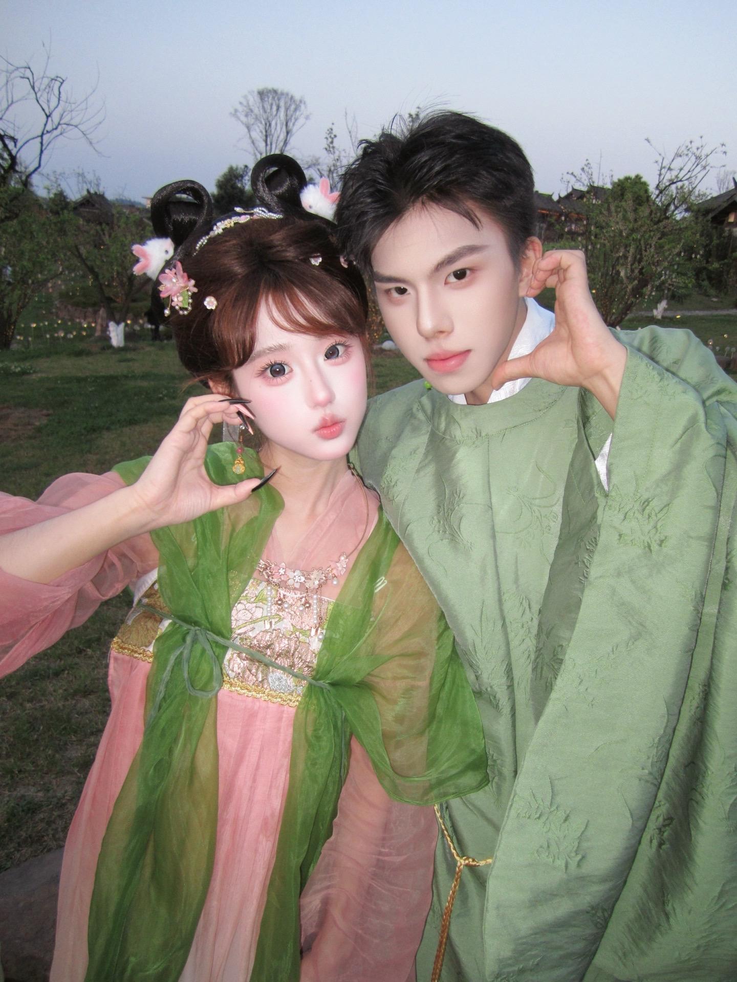 😍终于带男朋友拍到了超甜的小唐风情侣🧑‍🤝‍🧑～