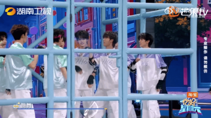 0713登陆少年有的是力气和手段 为了在“勇气的挑战”游戏环节夺得出笼机会，07