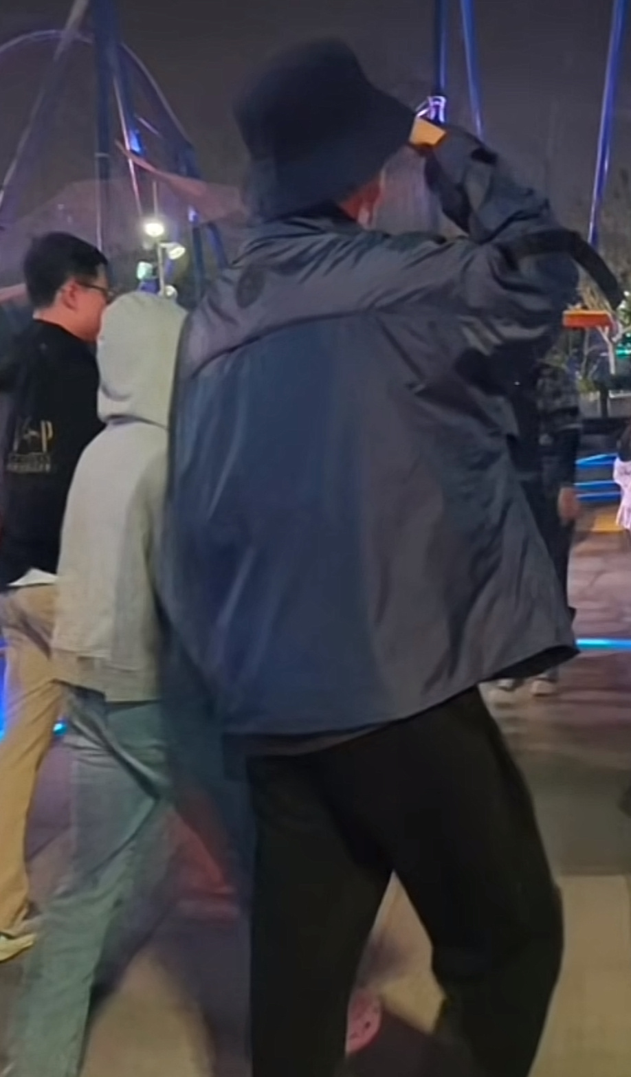 全妹心思单纯 没什么复杂的想法 能温暖小凯也是好的 跟一个小妹妹出去玩 还是这么