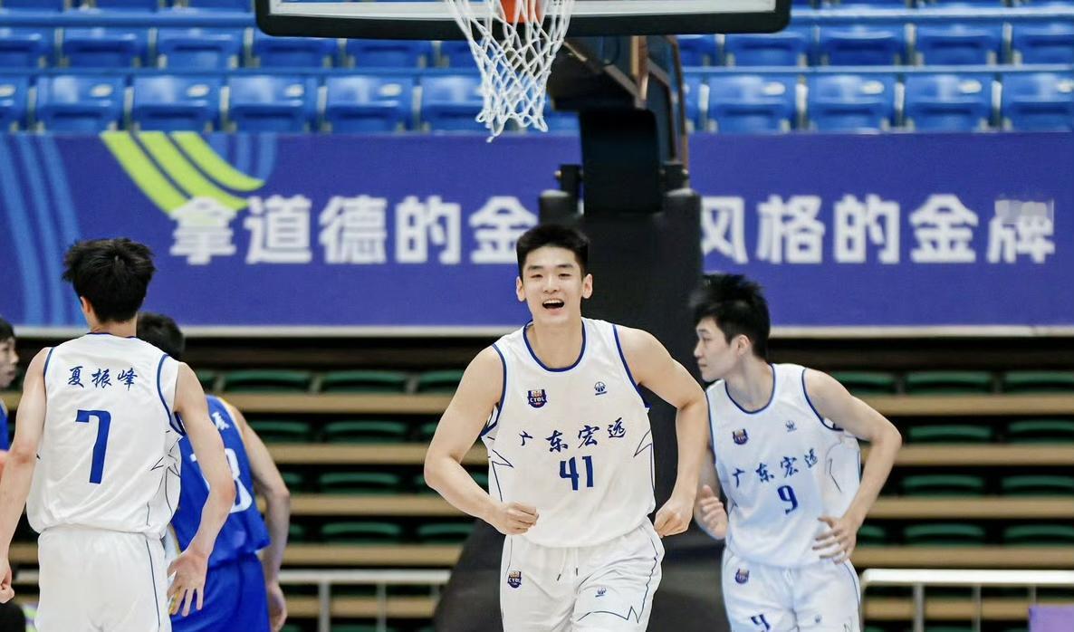 王洪泽32分17板大两双，广东U19力克吉林U19
全国U19青年篮球联赛预赛小