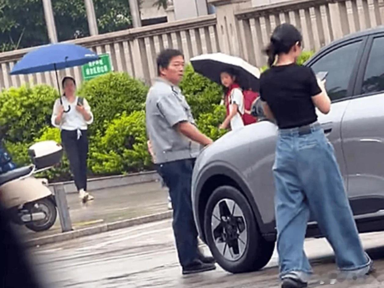 男保安掌掴女司机事件反转按照还手即互殴规律，强烈建议将此事件定性为互殴 