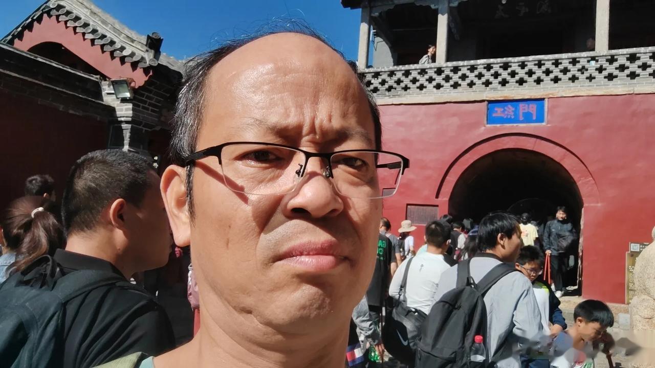 单位内部人员招聘，我虽然笔试成绩第一名，但因为年龄问题被刷了下来。

单位发出公