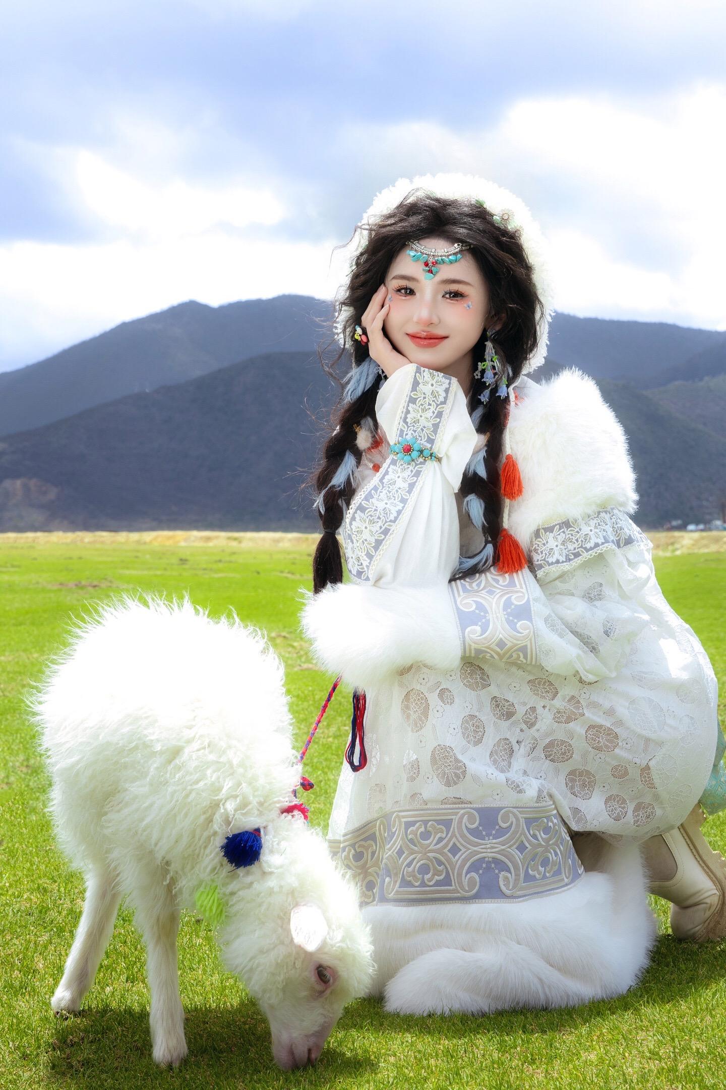 美哭啦！总要去一次香格里拉吧。拍一组超有氛围的藏服写真！