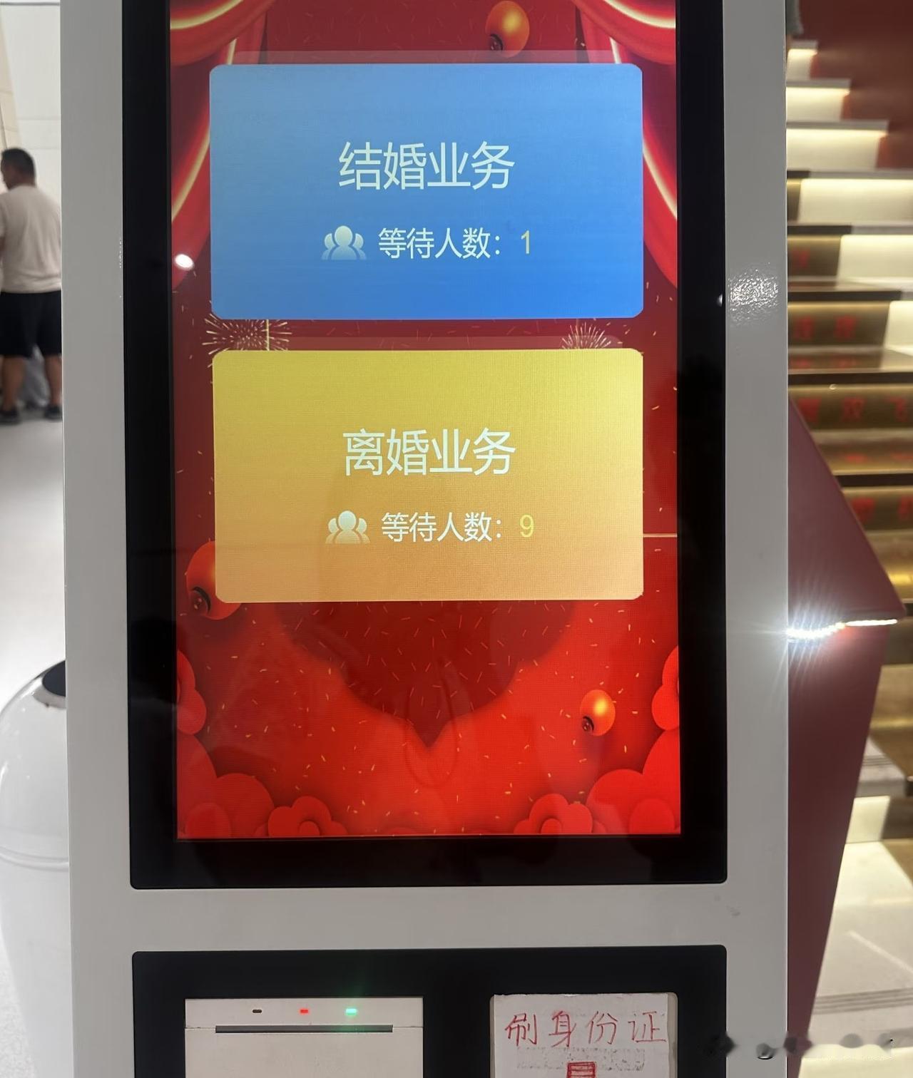 我觉得现在真正不婚的人确实不算多，但是，没说结了婚就一辈子，所以离婚的人也多而且