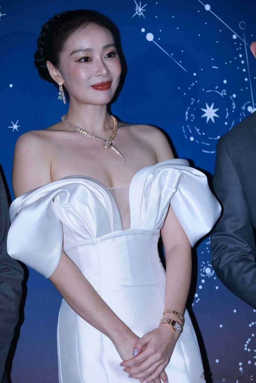 高叶大嫂好诱人啊 
