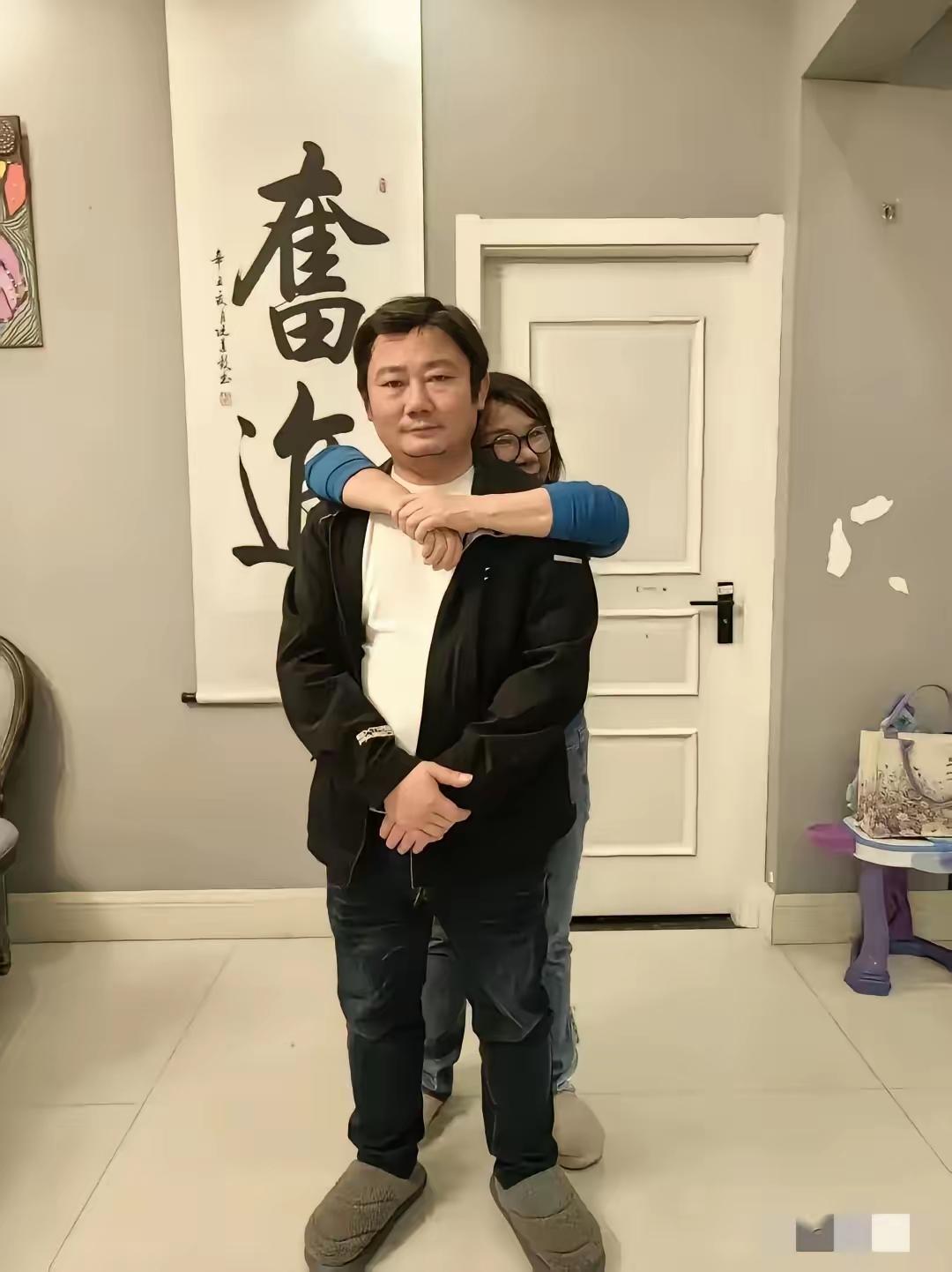 人一旦成功了，身边会出现一大波好人。
试问在他最落魄的时候，身边现在出现的那群人