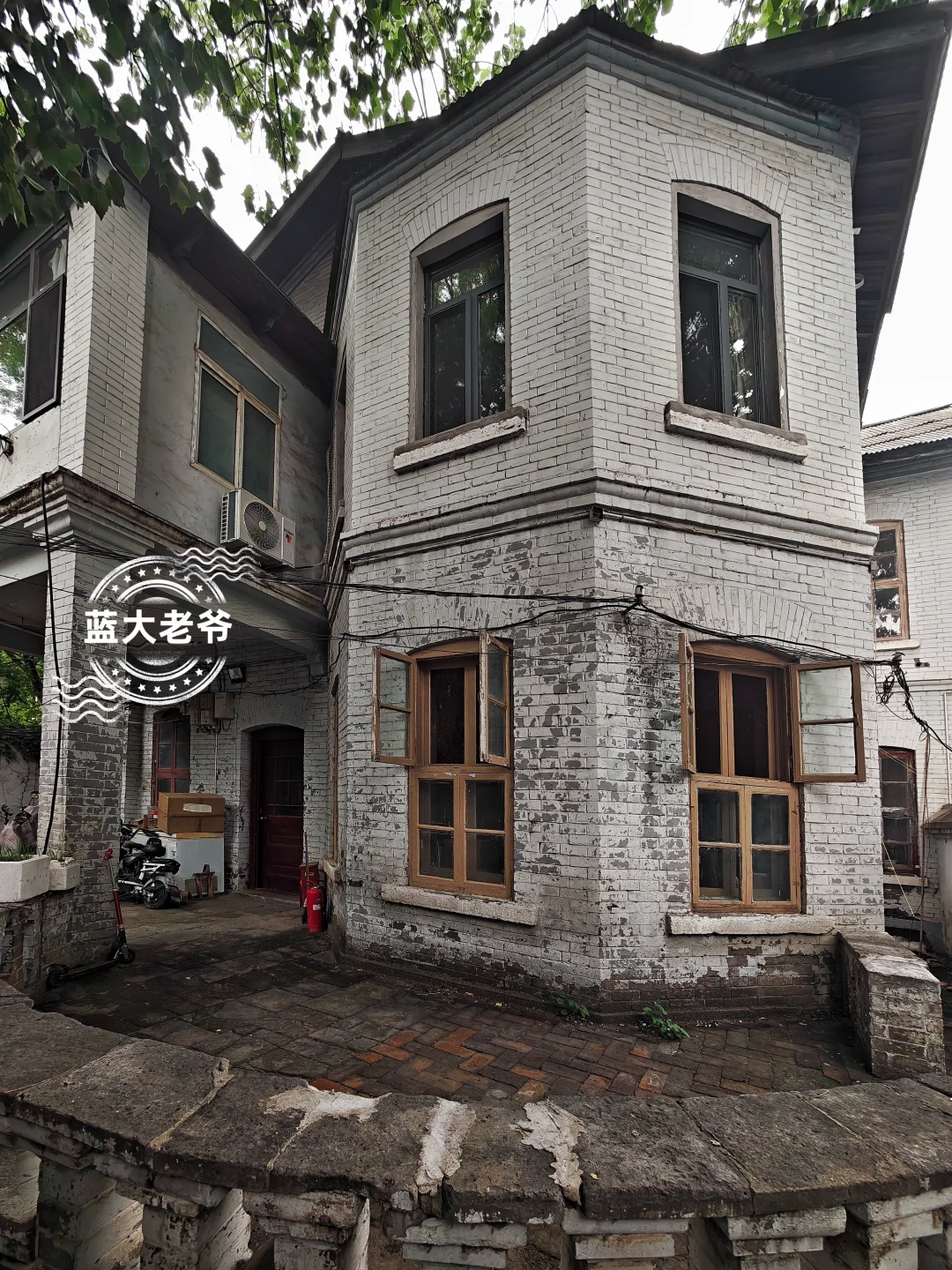 藏在鸦儿李记老店后的鼓楼西堂残存建筑 下