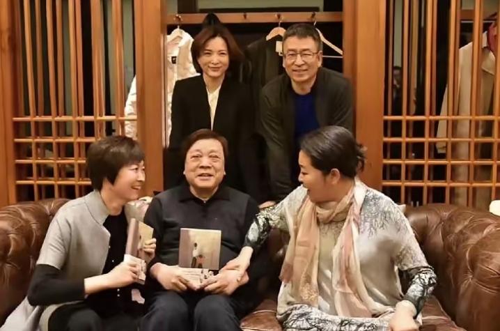 下面五位央视著名主持人！已有两位离世，剩下三位，倪萍现已退休，董卿已退出主持舞台