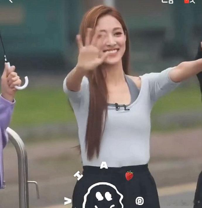 浪姐7二公小考上班路透 二公备战进行时，姐姐们步履匆匆，全力以赴备战小考。乘风2