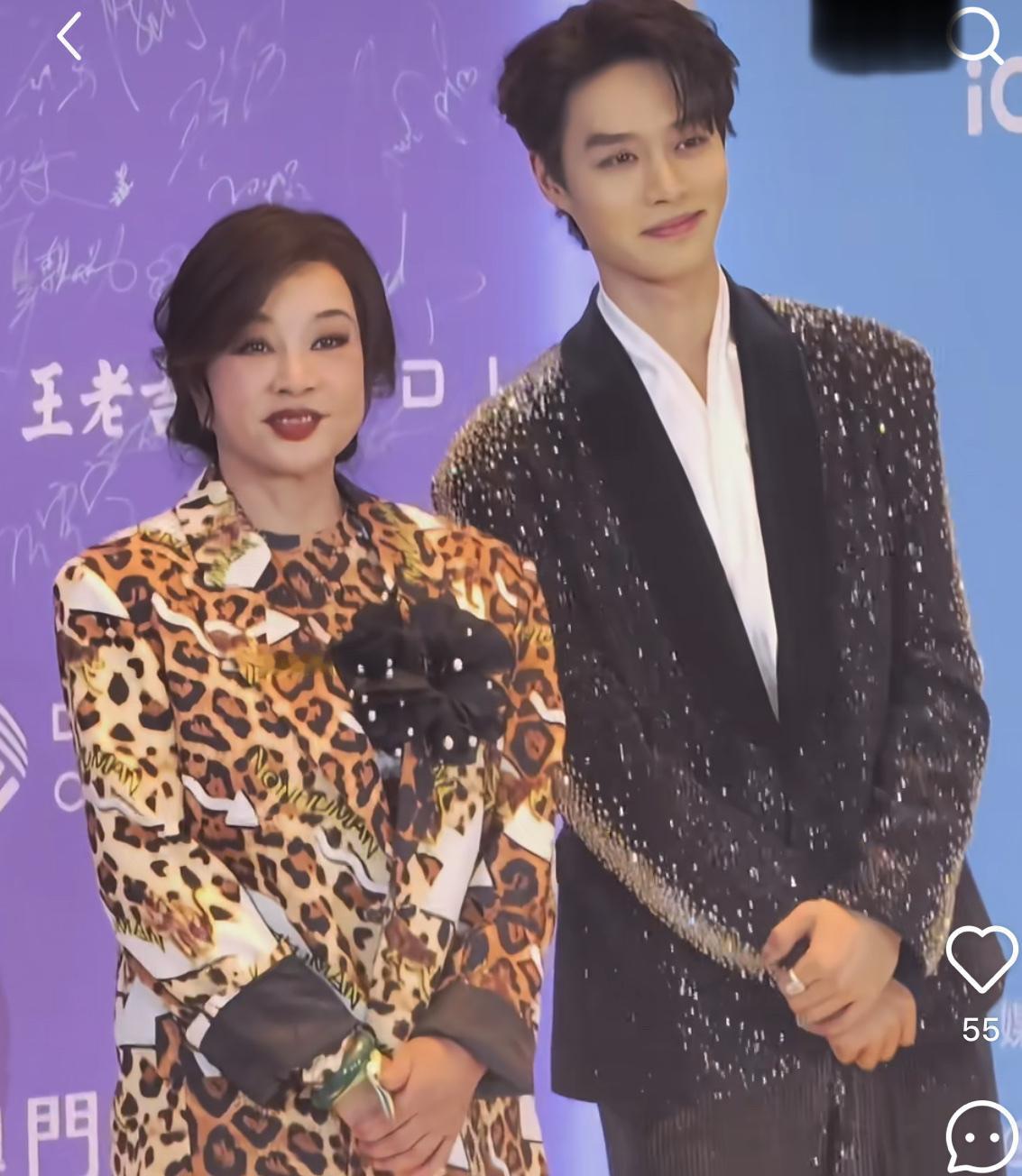 果然凡事就怕对比，

发现没，

刘晓庆和柯淳一起走红毯，立马能看出来他和柯淳之